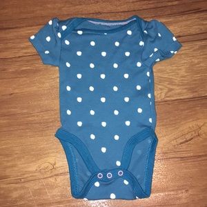 🎊NWOT cloud island Onesie